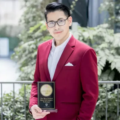 หมอธีร์ รับรางวัล Hello